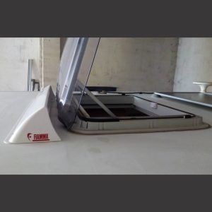 Defletor Universal para Claraboias Fiamma